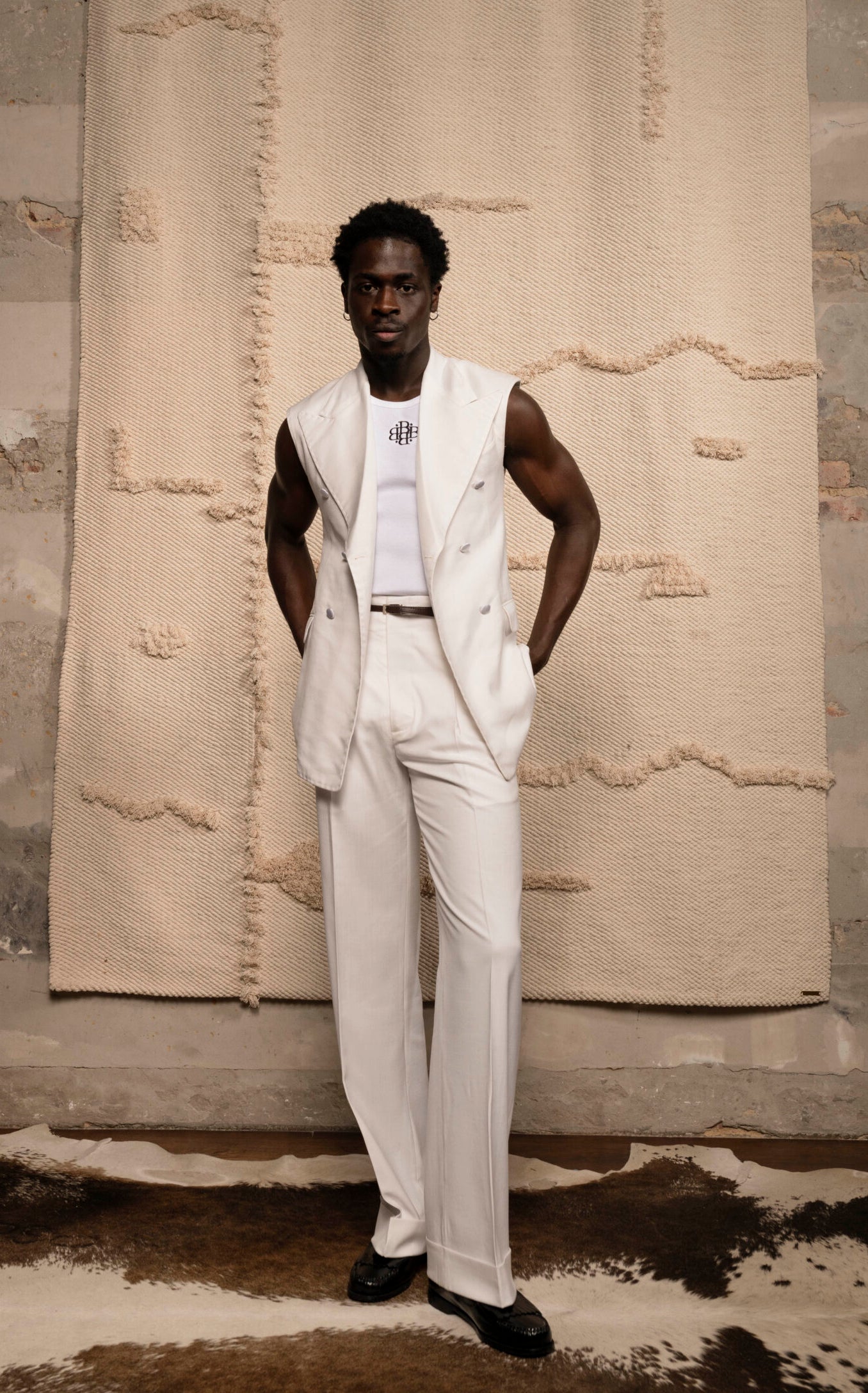 SLEEVELESS DOUBLE BREASTED STRUCTURED JACKET
