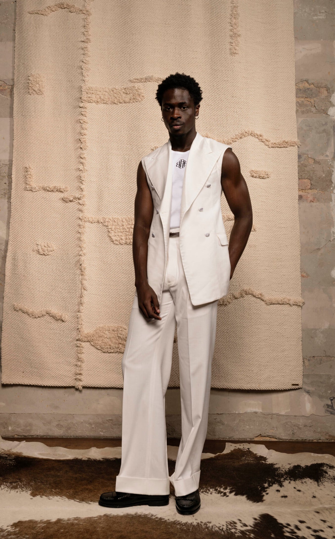 SLEEVELESS DOUBLE BREASTED STRUCTURED JACKET